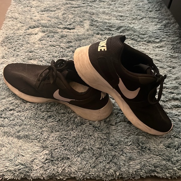 Nike black running sneakers, women’s size 7 - Picture 3 of 4
